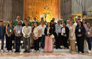 Periodistas católicos, llamados a ser testigos y no solo productores de contenido Durante la Misa Solemne del Encuentro Nacional de Periodistas Católicos, Mons. Héctor López Alvarado destacó que la misión del comunicador cristiano no consiste únicamente en informar, sino en ser testigo del Evangelio. Subrayó la importancia de la ética, la escucha y la verdad en un contexto marcado por la desinformación, la polarización y los desafíos de la comunicación digital.