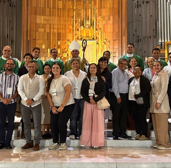 Periodistas católicos, llamados a ser testigos y no solo productores de contenido Durante la Misa Solemne del Encuentro Nacional de Periodistas Católicos, Mons. Héctor López Alvarado destacó que la misión del comunicador cristiano no consiste únicamente en informar, sino en ser testigo del Evangelio. Subrayó la importancia de la ética, la escucha y la verdad en un contexto marcado por la desinformación, la polarización y los desafíos de la comunicación digital.